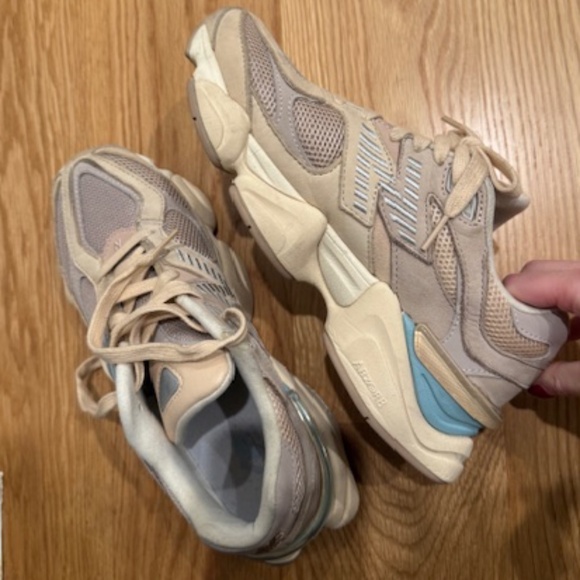 New Balance Women's Sneakers in Beige Pink and Light Blue - Picture 6 of 12